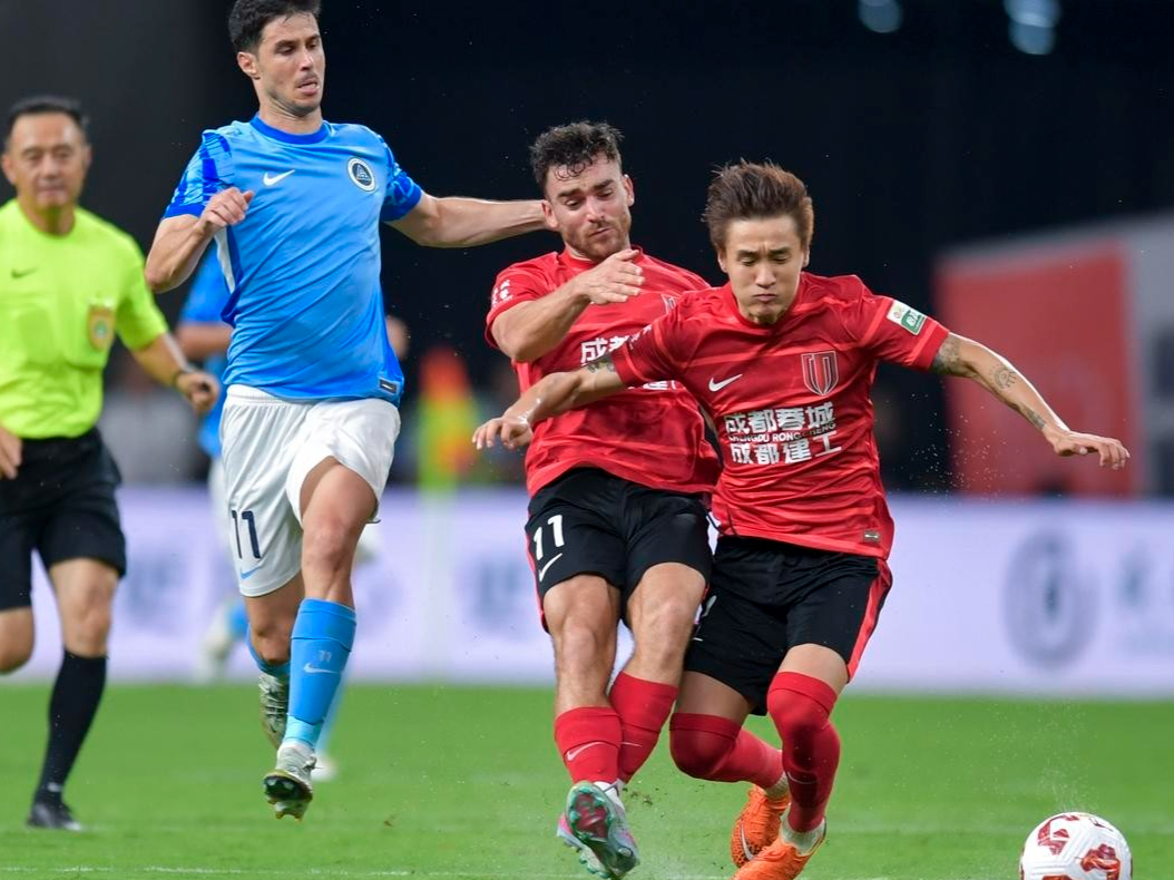 清晨欧超杯传出新动向,成都蓉城回应争议,管理层表态:悬念犹存,身体对抗强度拉满的简单介绍 清晨欧超杯传出新动向,成都蓉城回应争议,管理层表态:悬念犹存,身体对抗强度拉满的简单介绍