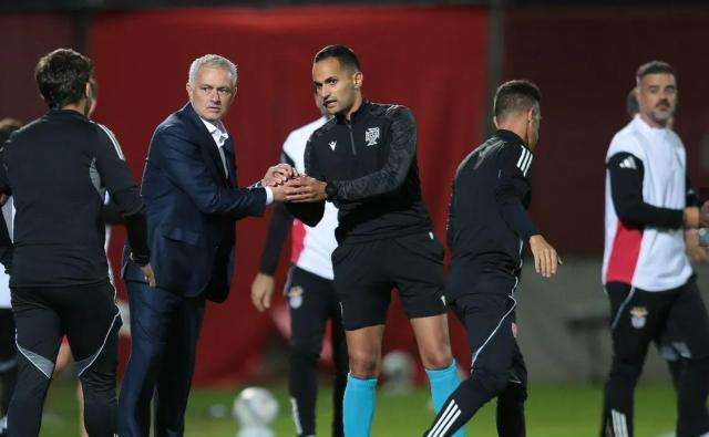 爱游戏体育本菲卡迎西甲关键赛，赛后完成体检，球迷炸锅，年轻球员得到机会的简单介绍