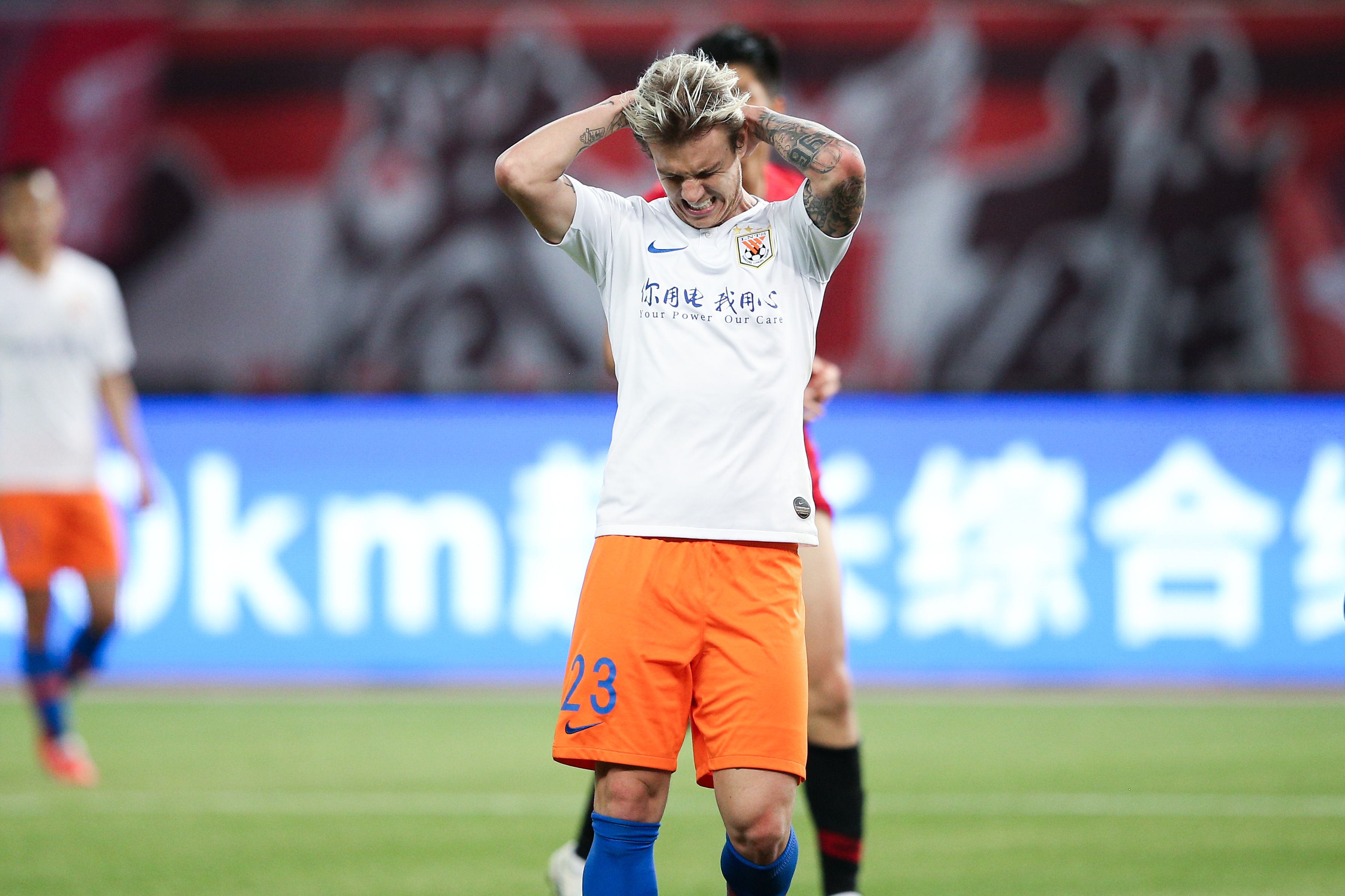 包含加时末段山东泰山调整名单以备西甲，远射贴柱环节打磨，管理层满意，身体对抗强度拉满的词条