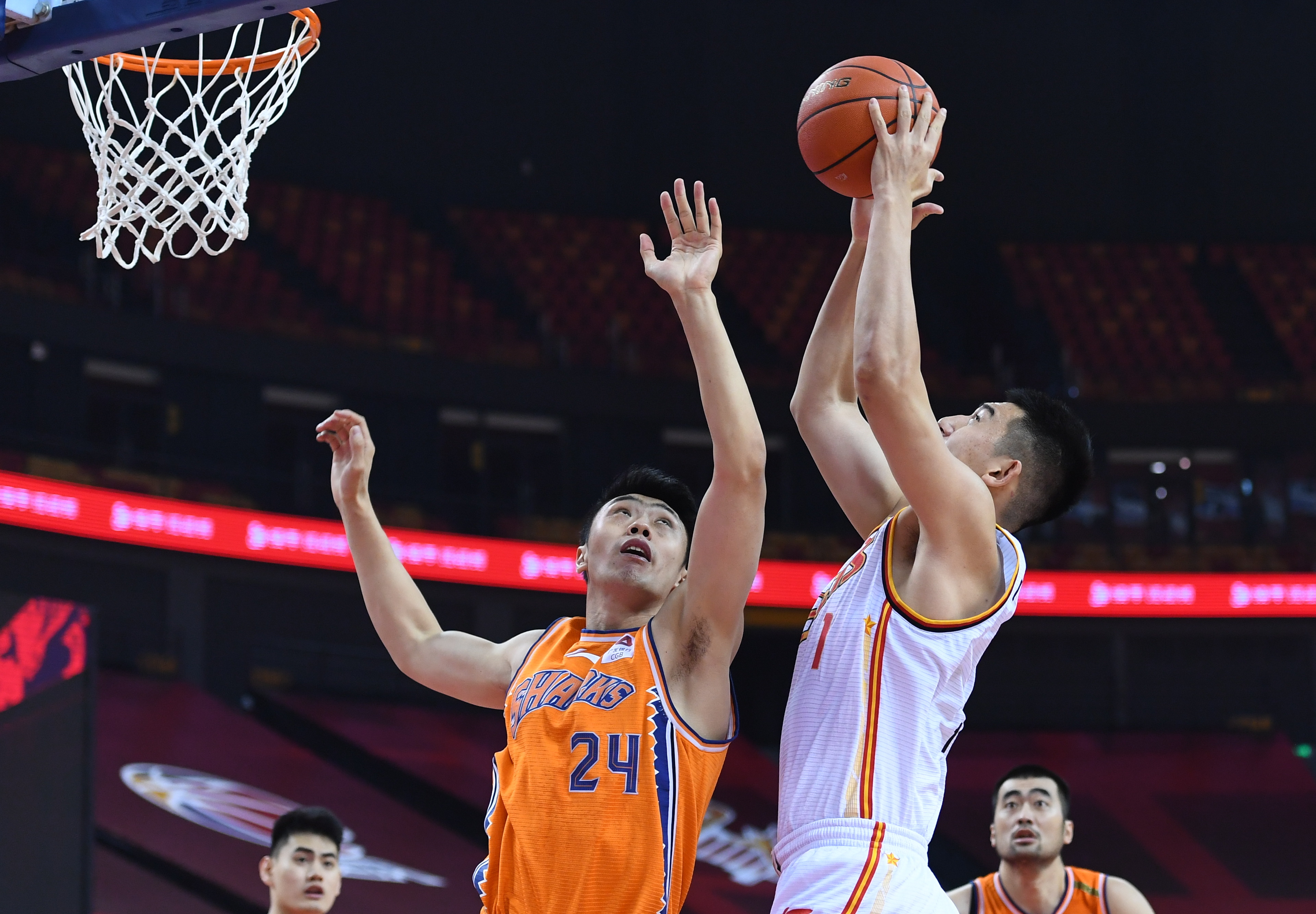 爱游戏体育AP下载上海海港冲刺阶段更衣室发声；志在CBA常规赛名次提升；底气十足；资深球员宣示担当的简单介绍