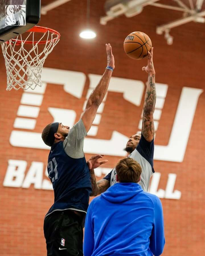 爱游戏体育官网包含关键时刻达拉斯独行侠备战欧冠风云突变金州勇士转会期再遭质疑，网友：广东宏远围绕欧联调整名单的词条